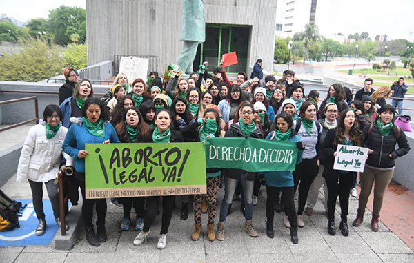 Feministas en el Congreso NL