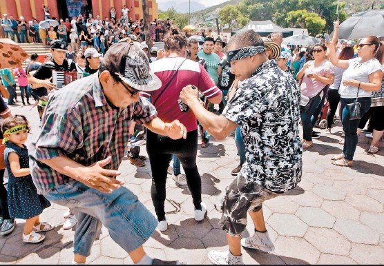 rsz_olvera-celso-baile